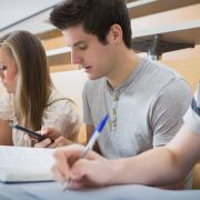 Quasi 900mila laureati, altrettanti diplomati e oltre 680mila persone con qualifica professionale troveranno lavoro tra il 2020 e il 2024